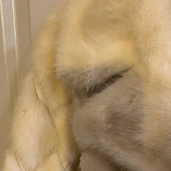 VINTAGE WHITE MINK AND LEATHER COAT - Picture 8 of 15